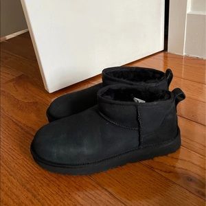 Ugg classic ultra mini womens boots black size 9 brand new
